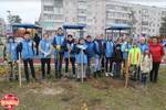 Ребята из детской организации «Колорит» Содружества «Я-МАЛ» (Ноябрьск) приняли участие в высадке деревьев