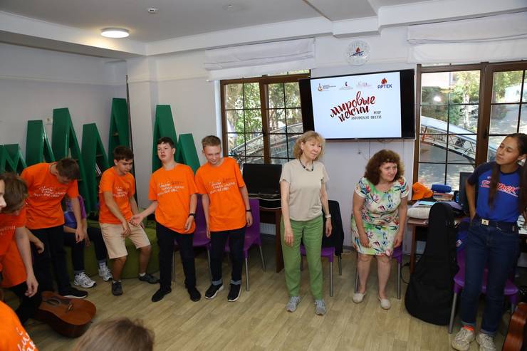 0atgpqqfk9e.jpg 0atgpqqfk9e.jpg